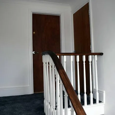 1 Bed Apartment In Filey Town Centre - Near Beach * Filey