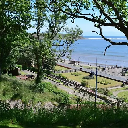 1 Bed Apartment In Filey Town Centre - Near Beach