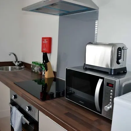 1 Bed Apartment In Filey Town Centre - Near Beach * Filey