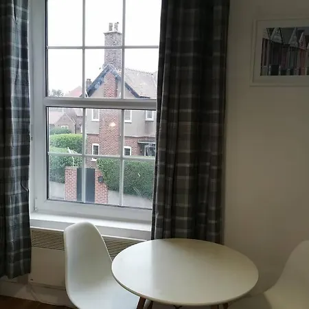 1 Bed Apartment In Filey Town Centre - Near Beach * Filey